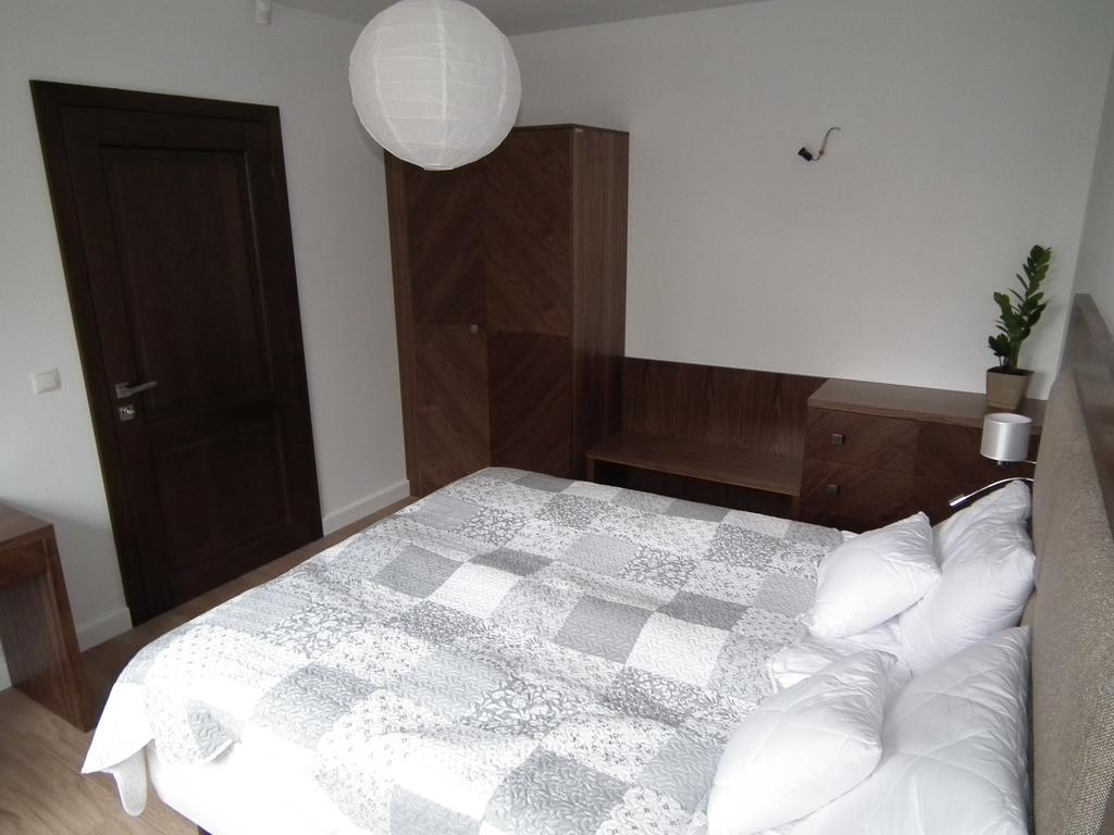 Pod Modrzewiami Apartment กรินีซา ดรอยจ์ ภายนอก รูปภาพ