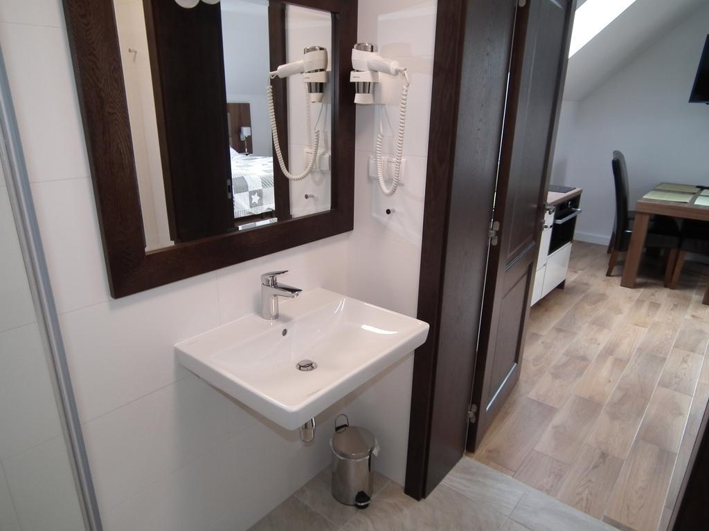 Pod Modrzewiami Apartment กรินีซา ดรอยจ์ ภายนอก รูปภาพ