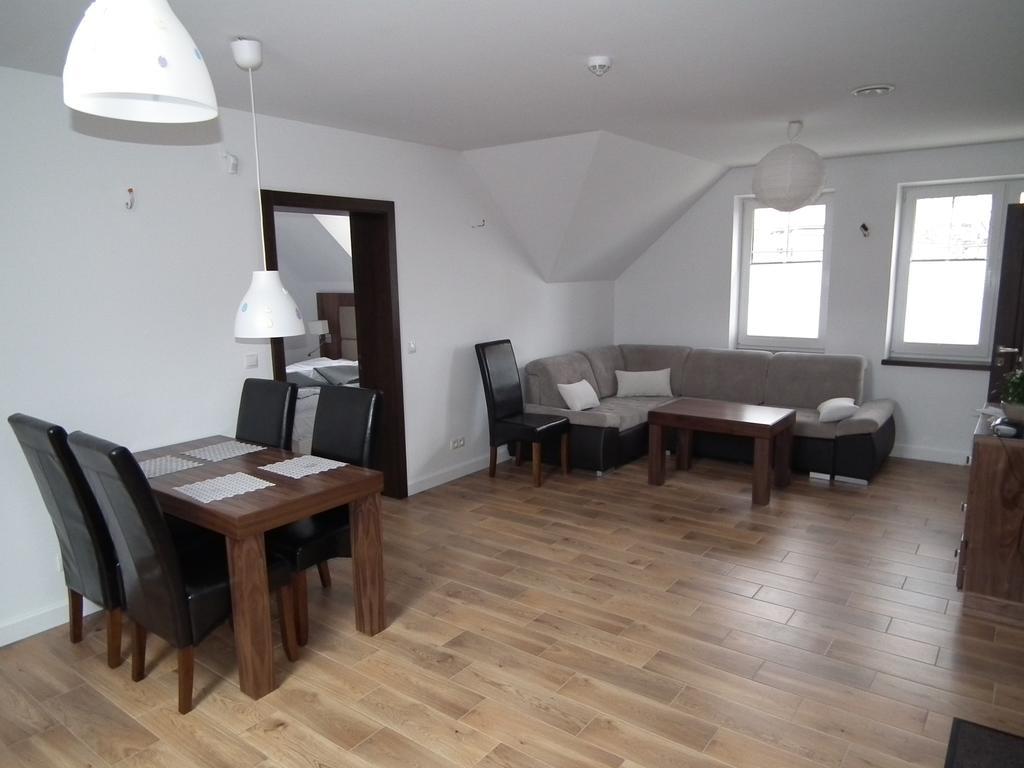 Pod Modrzewiami Apartment กรินีซา ดรอยจ์ ภายนอก รูปภาพ