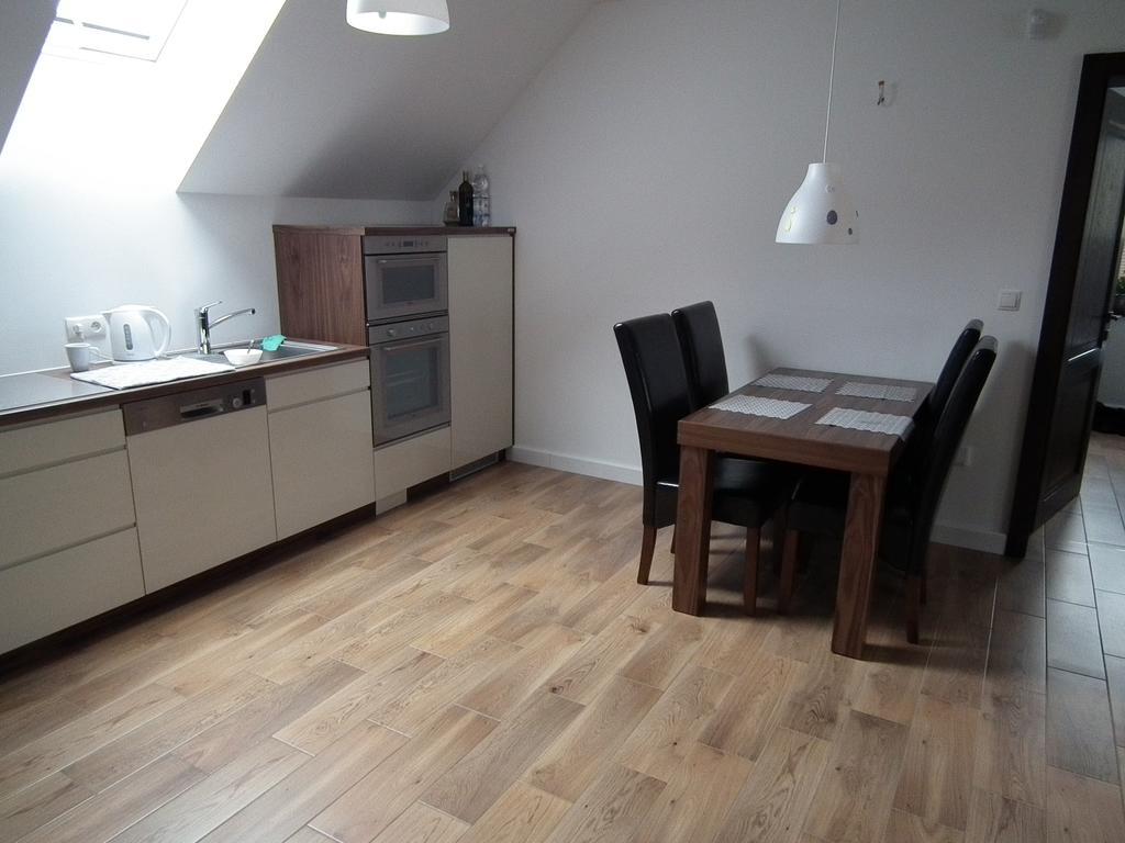 Pod Modrzewiami Apartment กรินีซา ดรอยจ์ ภายนอก รูปภาพ